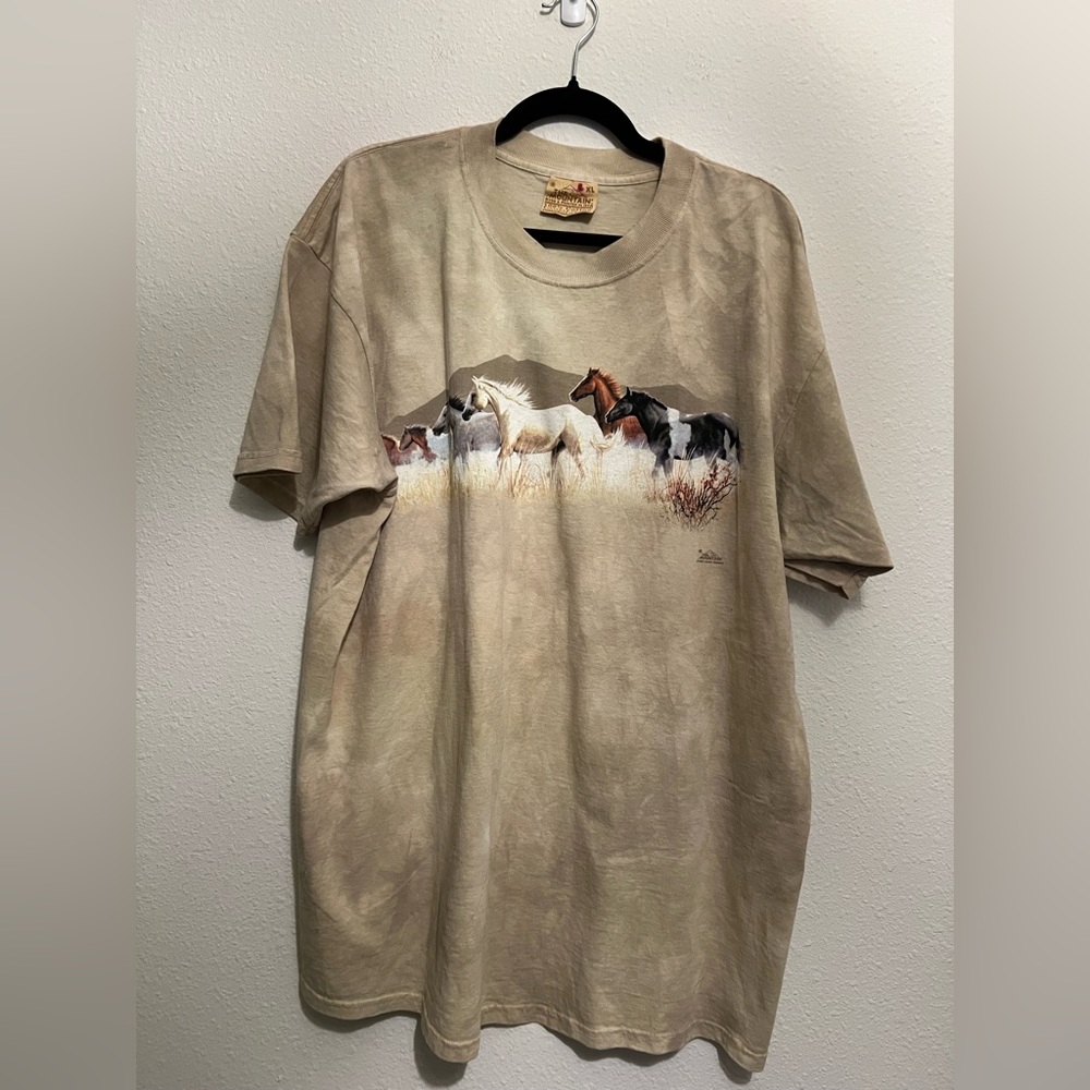 #539 NWOT The Mountain Tan Horse Graphic T-Shirt XL